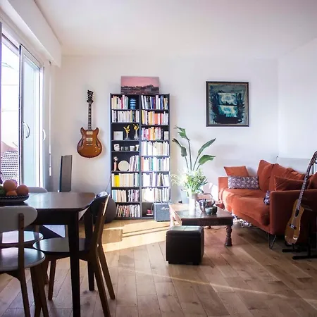 Апартаменты Beautiful Flat Near Buttes Chaumont Париж