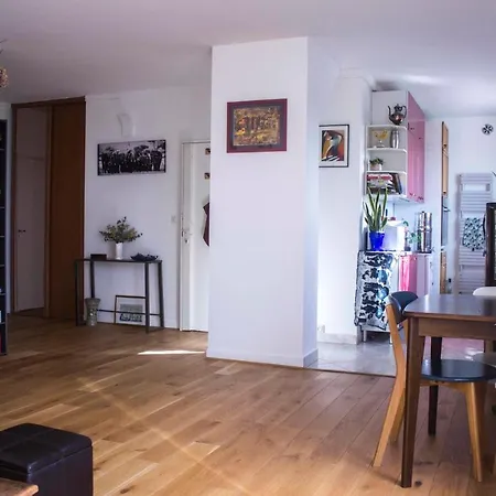 Beautiful Flat Near Buttes Chaumont * Париж