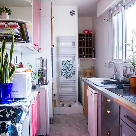 Beautiful Flat Near Buttes Chaumont Париж